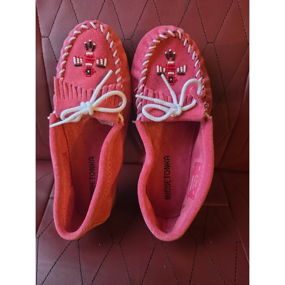 MINNETONKA  Thunderbird  Moccasins  Beaded/Fringe Girls 3  PINK